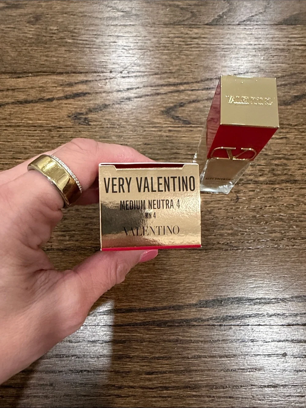 Valentino Very Valentino Foundation in Medium Neutra 4